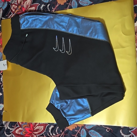 Ladies Nike Joggers - Picture 1 of 10